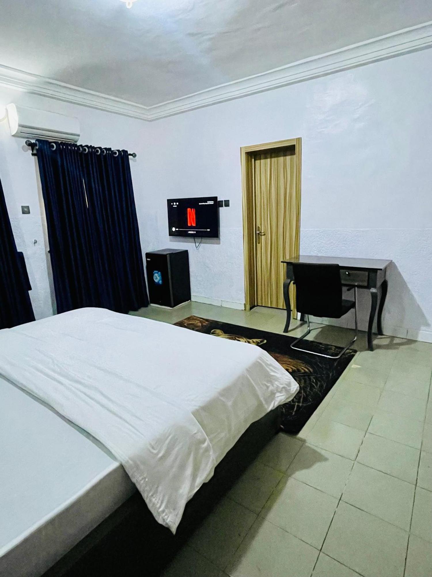 Weena Hotel & Resort Lagos Exterior photo